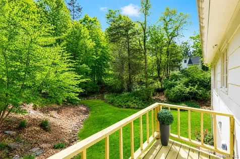 28 Valley View Road Chappaqua NY 10514