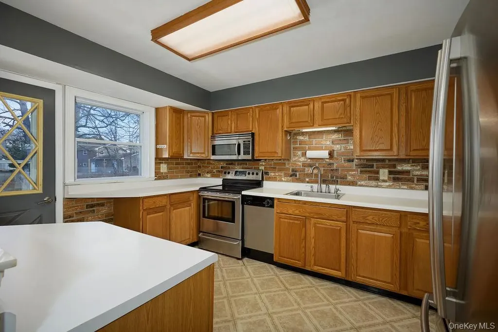 17 Andover Lane Poughkeepsie NY 12601