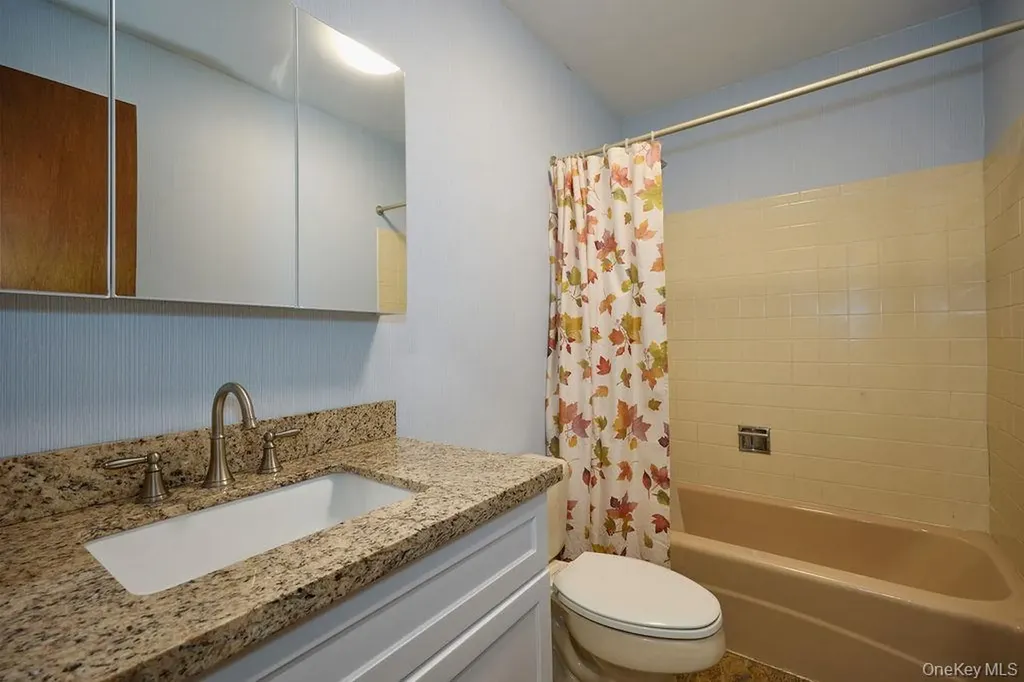 17 Andover Lane Poughkeepsie NY 12601