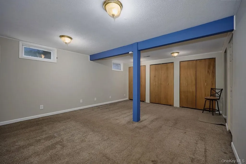 17 Andover Lane Poughkeepsie NY 12601