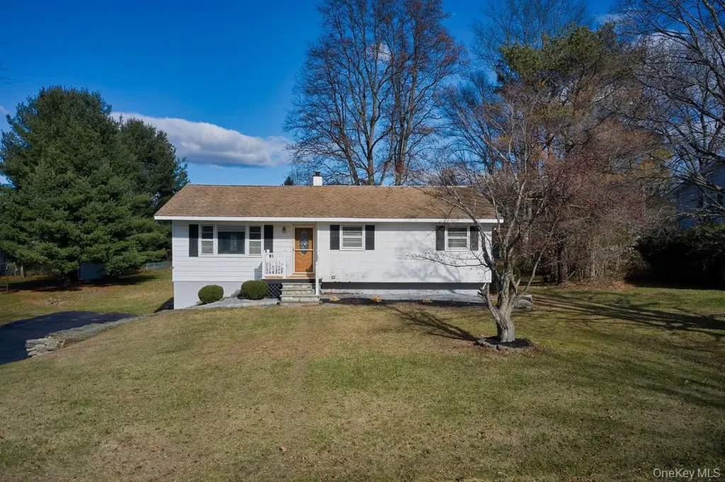 17 Andover Lane Poughkeepsie NY 12601