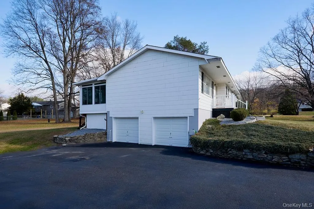 17 Andover Lane Poughkeepsie NY 12601