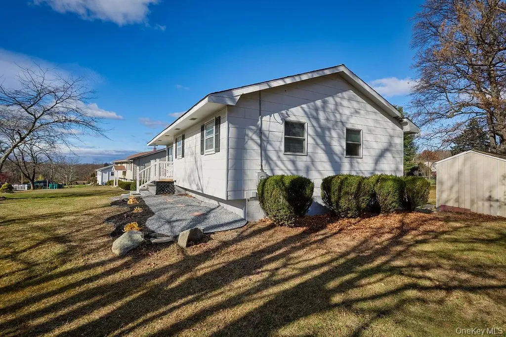 17 Andover Lane Poughkeepsie NY 12601