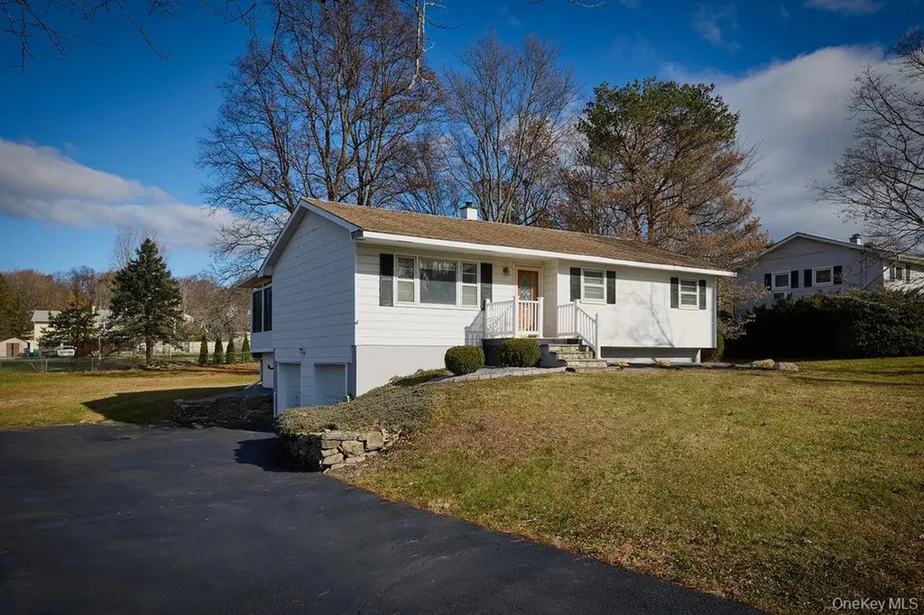 17 Andover Lane Poughkeepsie NY 12601