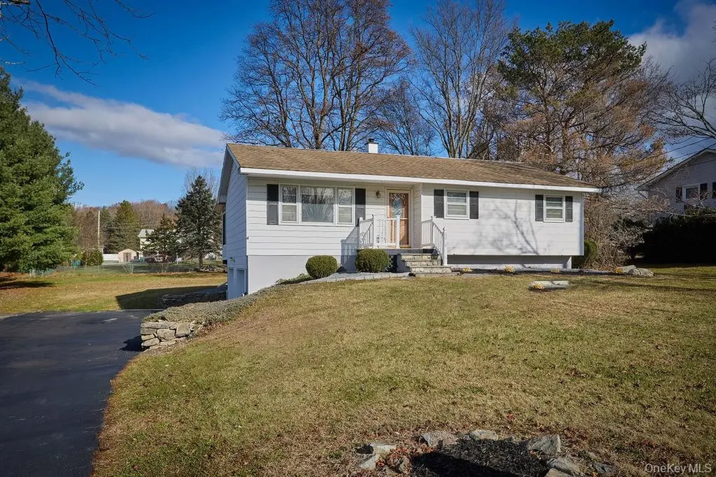 17 Andover Lane Poughkeepsie NY 12601