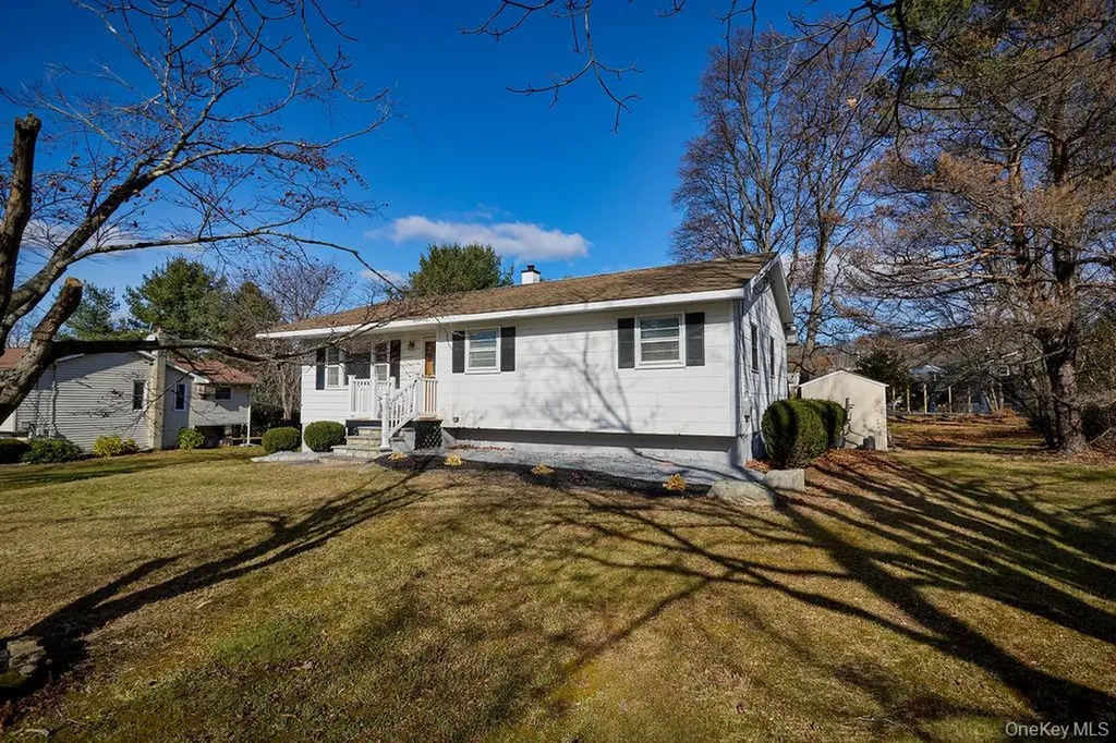 17 Andover Lane Poughkeepsie NY 12601