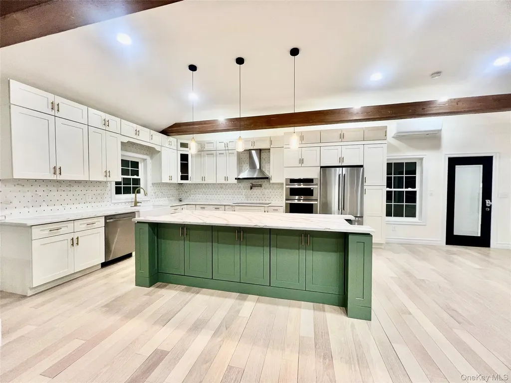 38 Railroad Avenue East Hampton NY 11937