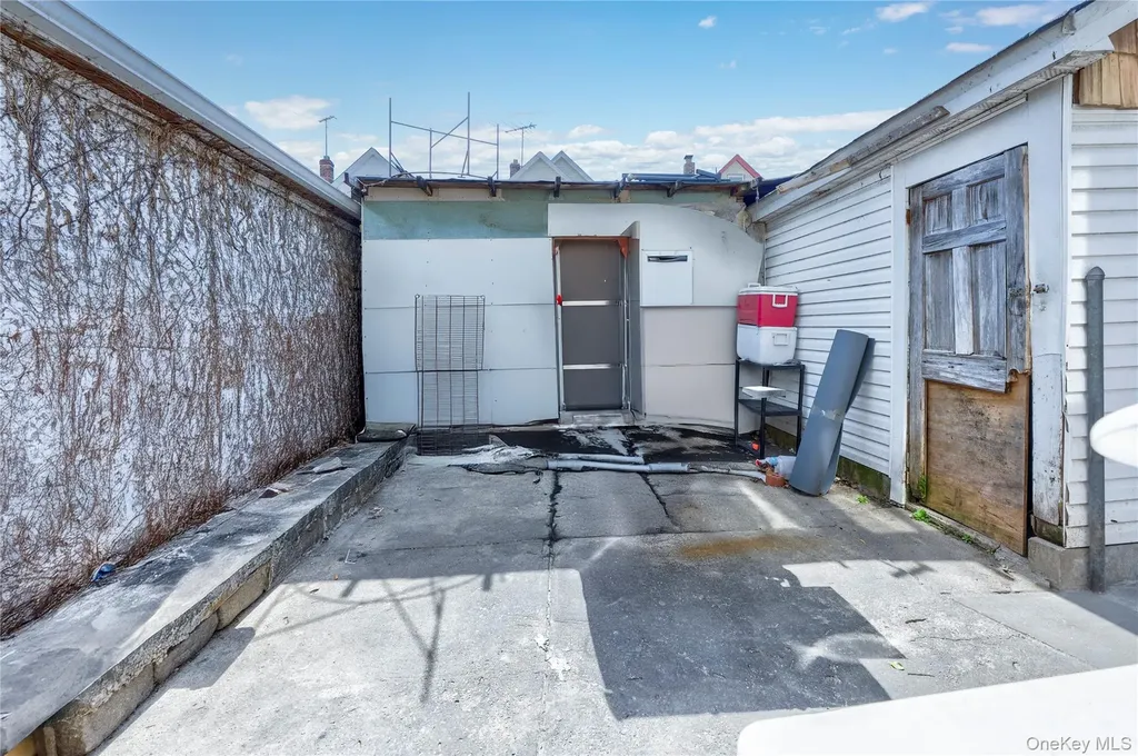 19132 113th Avenue Saint Albans NY 11412