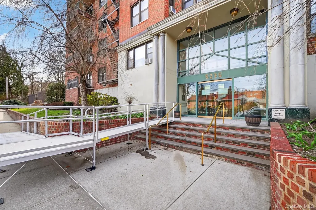 5235 Post Road Bronx NY 10471