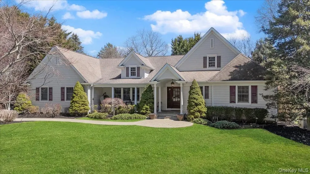 2 Memas Court Dix Hills NY 11746