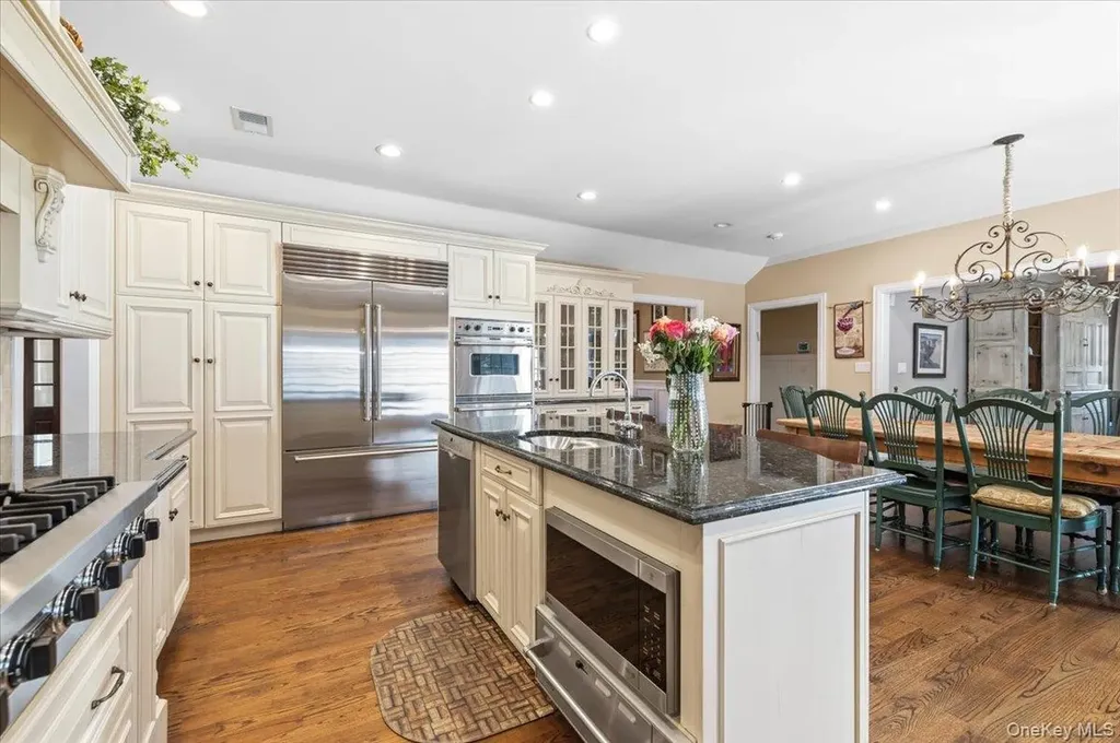 2 Memas Court Dix Hills NY 11746
