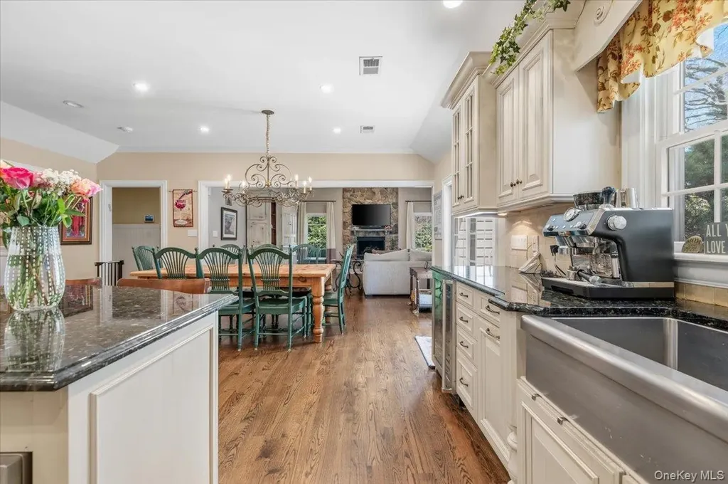 2 Memas Court Dix Hills NY 11746