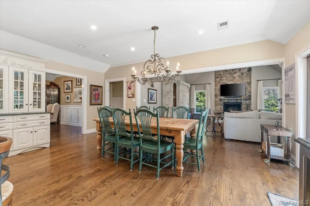 2 Memas Court Dix Hills NY 11746