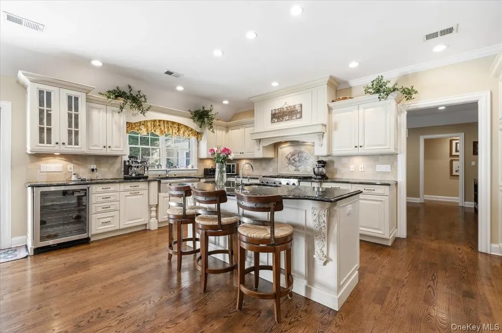 2 Memas Court Dix Hills NY 11746