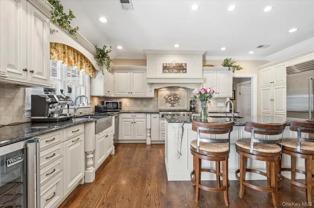 2 Memas Court Dix Hills NY 11746
