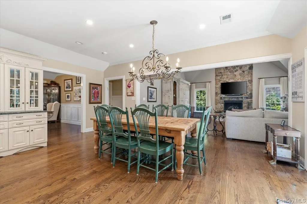 2 Memas Court Dix Hills NY 11746
