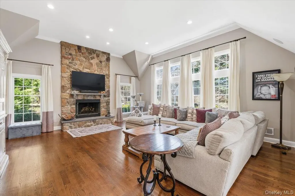 2 Memas Court Dix Hills NY 11746