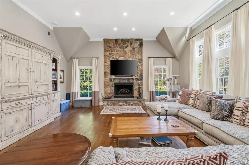 2 Memas Court Dix Hills NY 11746
