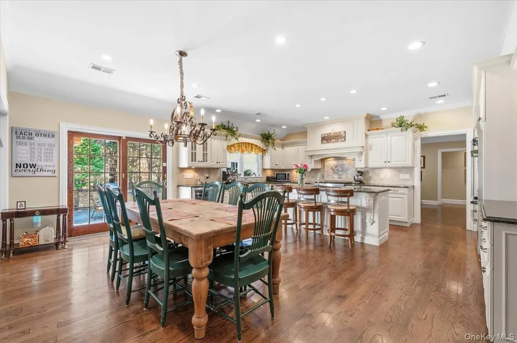 2 Memas Court Dix Hills NY 11746