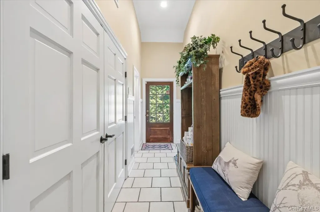 2 Memas Court Dix Hills NY 11746