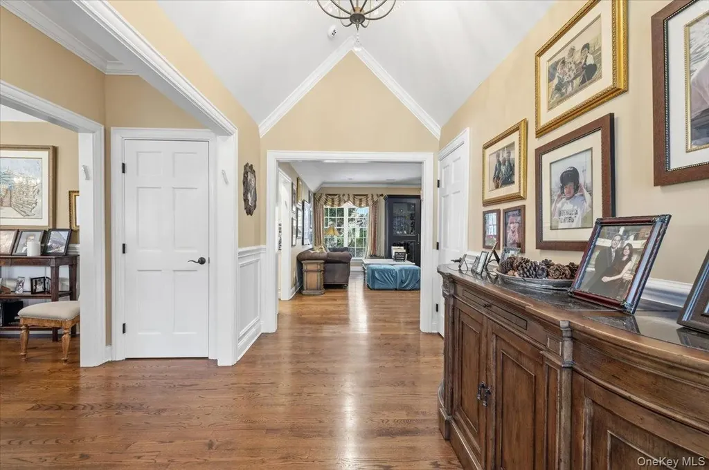 2 Memas Court Dix Hills NY 11746