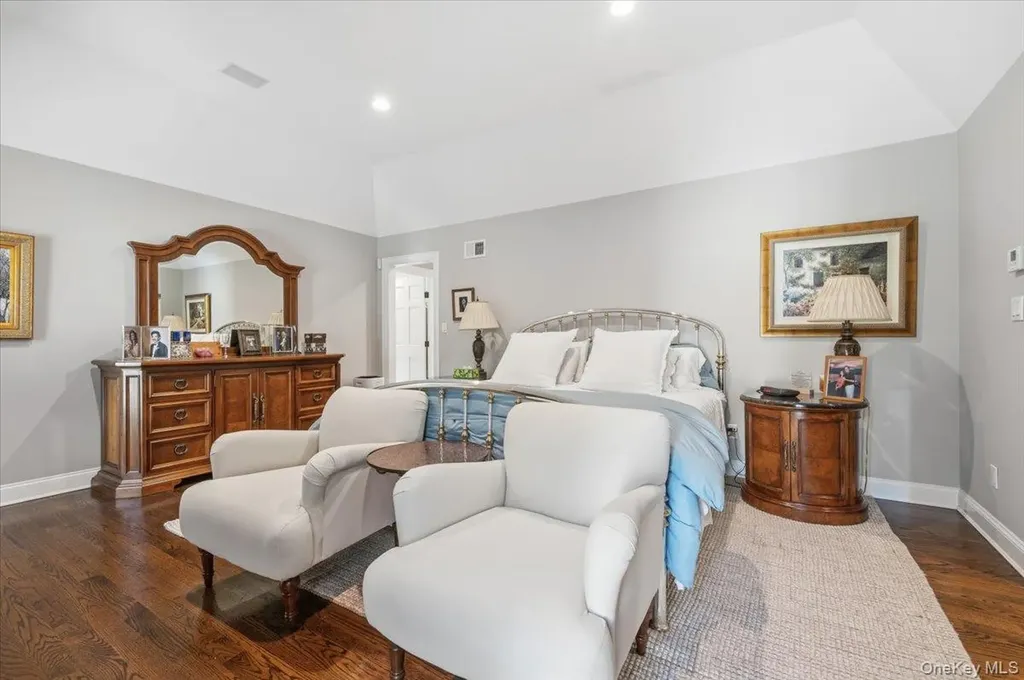 2 Memas Court Dix Hills NY 11746