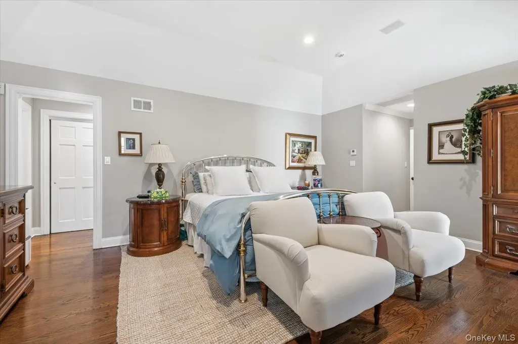 2 Memas Court Dix Hills NY 11746