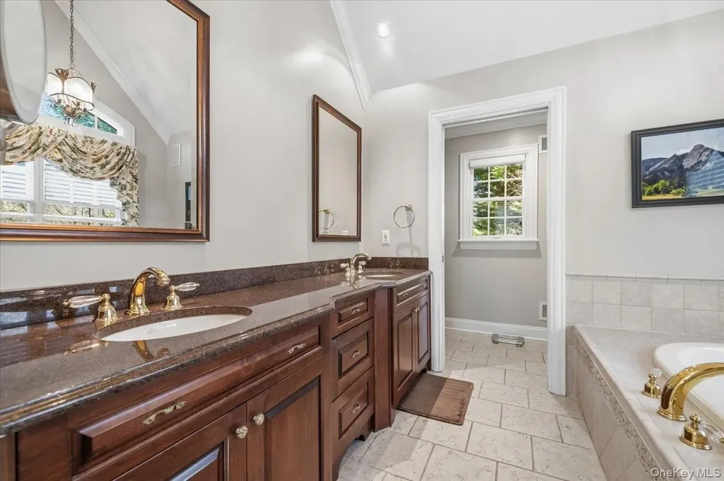 2 Memas Court Dix Hills NY 11746