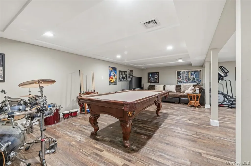 2 Memas Court Dix Hills NY 11746