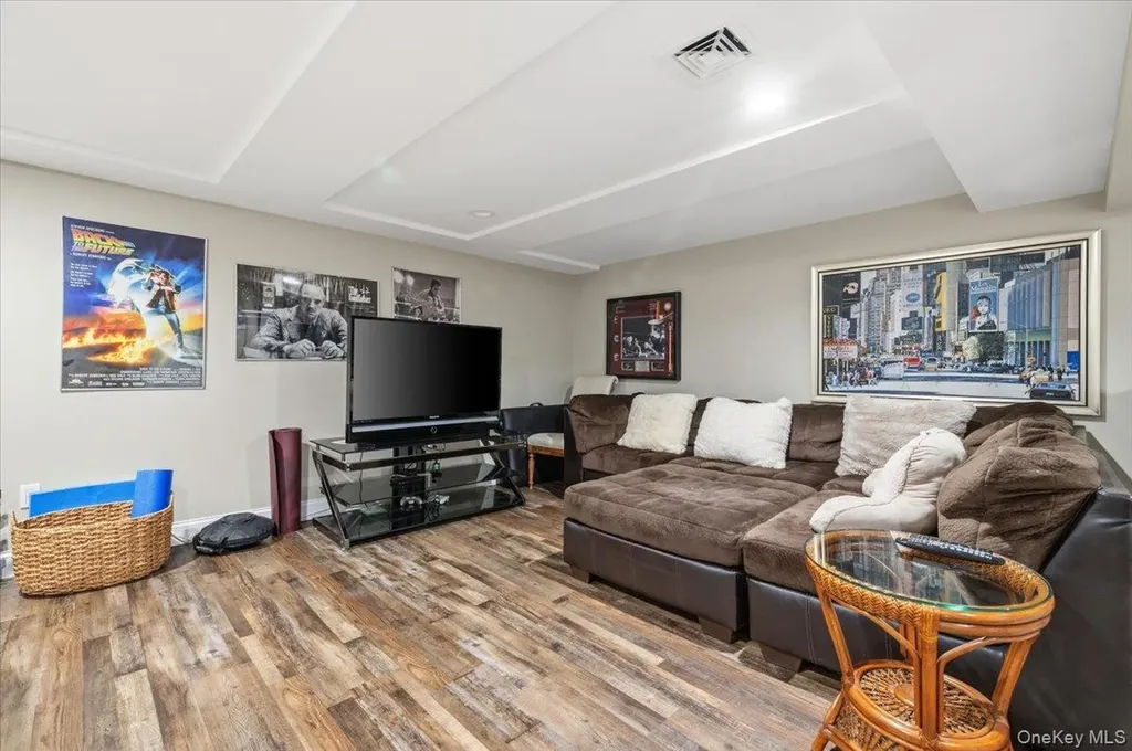 2 Memas Court Dix Hills NY 11746