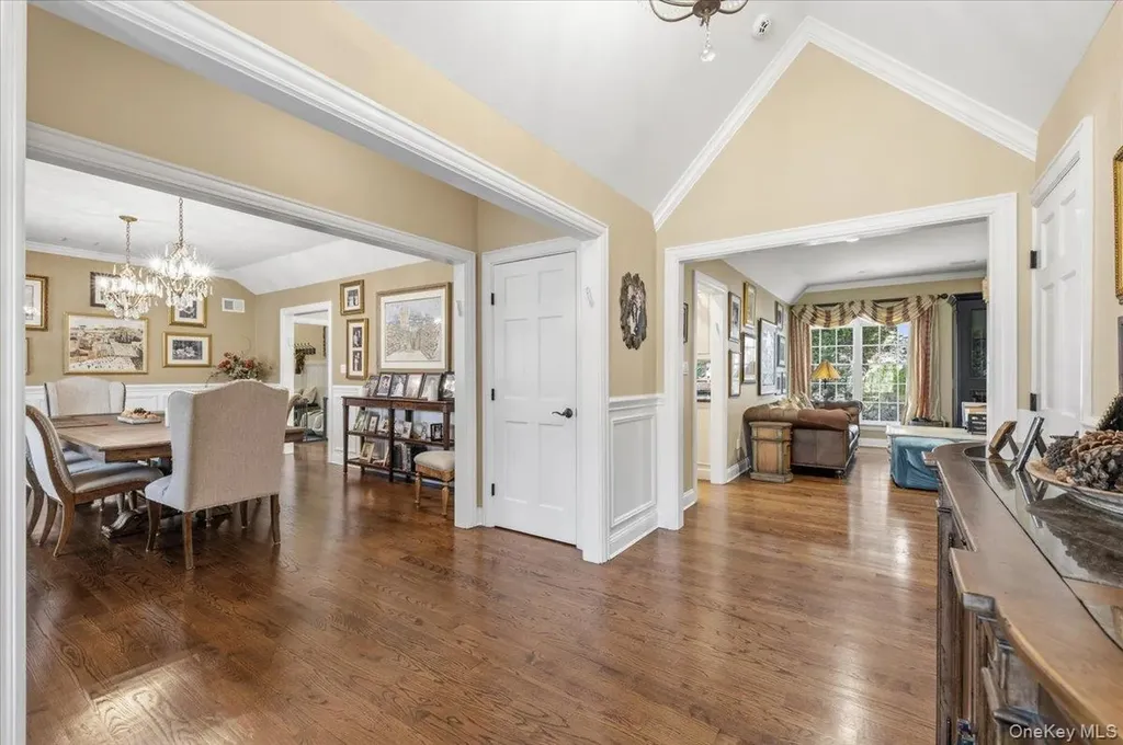 2 Memas Court Dix Hills NY 11746