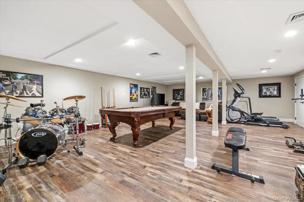 2 Memas Court Dix Hills NY 11746