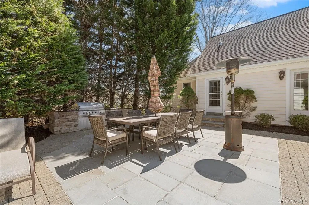 2 Memas Court Dix Hills NY 11746