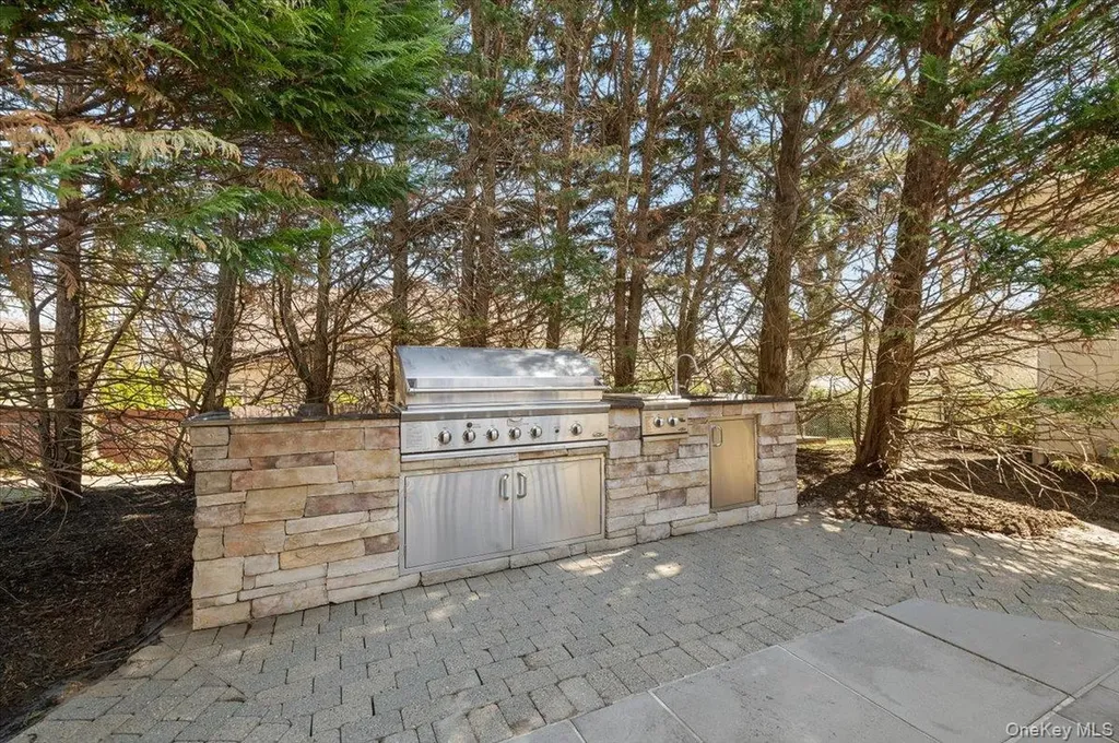 2 Memas Court Dix Hills NY 11746