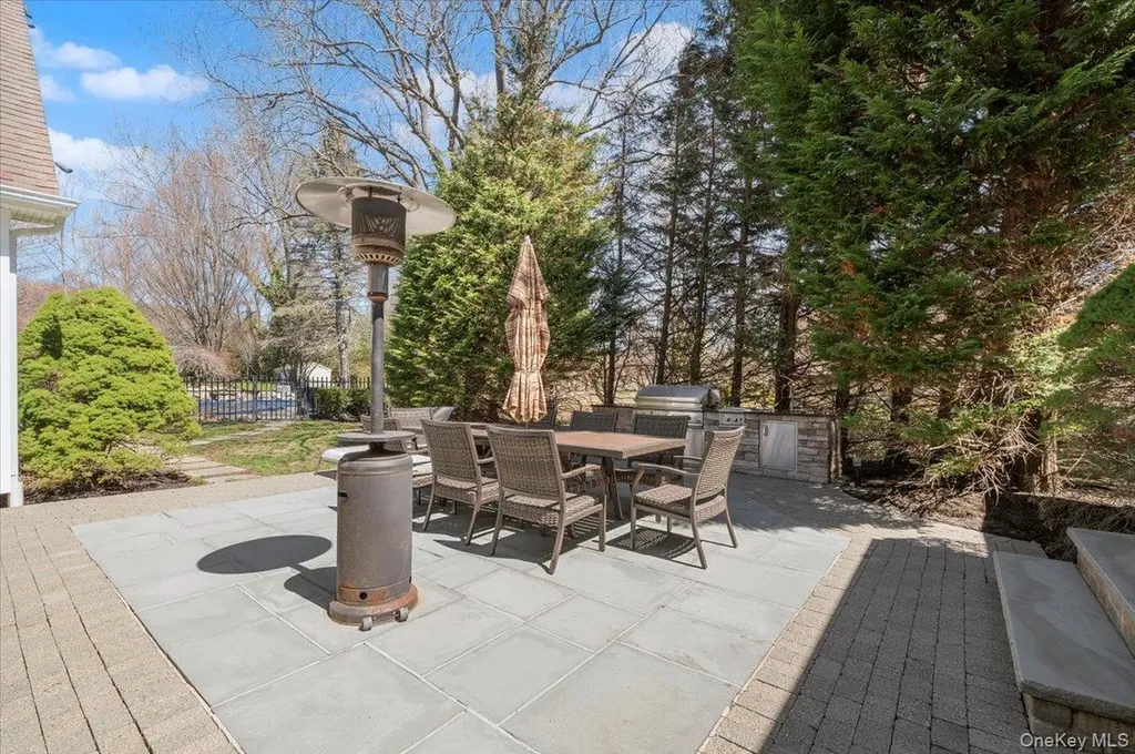 2 Memas Court Dix Hills NY 11746