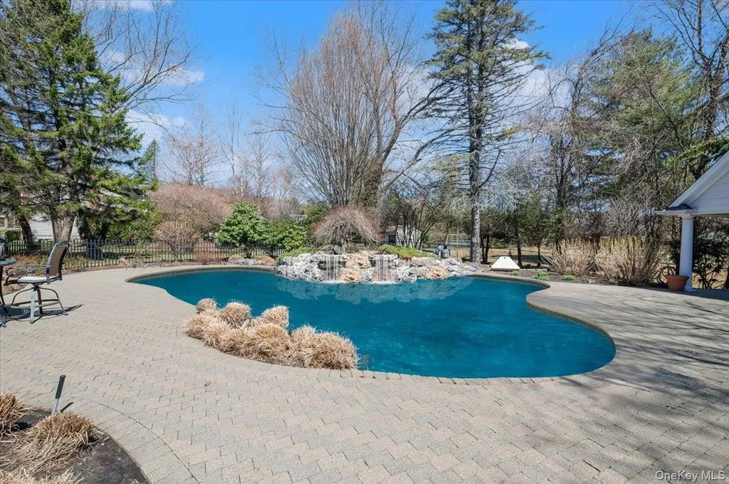 2 Memas Court Dix Hills NY 11746