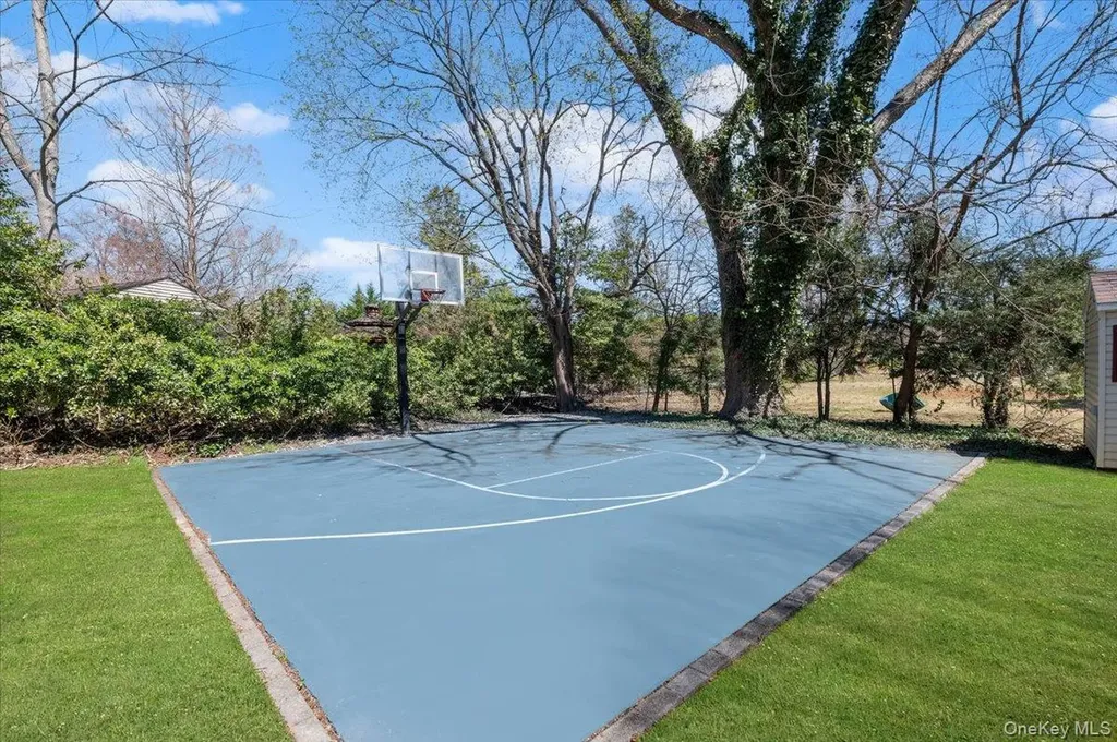 2 Memas Court Dix Hills NY 11746