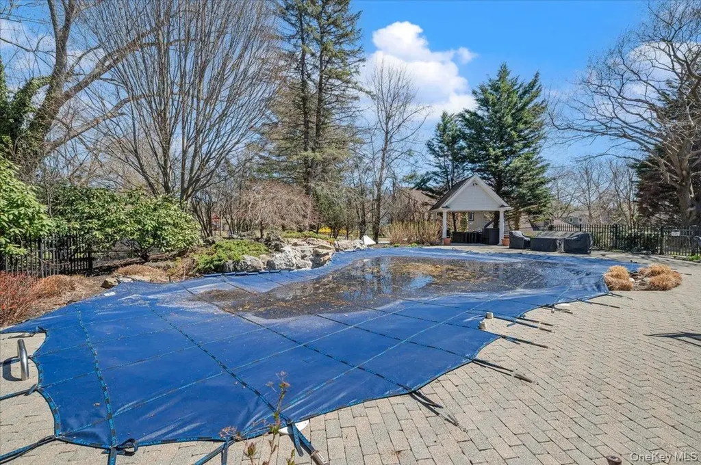 2 Memas Court Dix Hills NY 11746