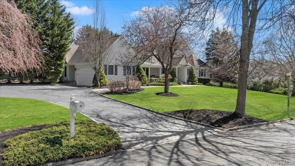 2 Memas Court Dix Hills NY 11746
