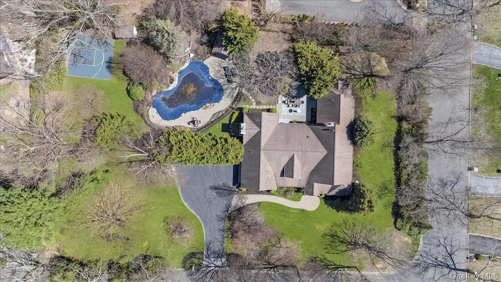 2 Memas Court Dix Hills NY 11746