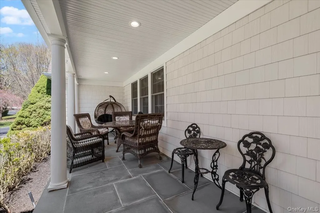 2 Memas Court Dix Hills NY 11746