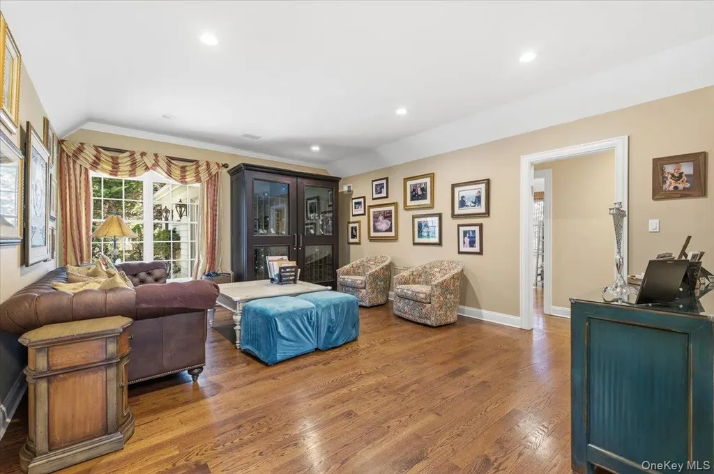 2 Memas Court Dix Hills NY 11746