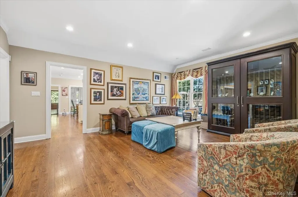 2 Memas Court Dix Hills NY 11746