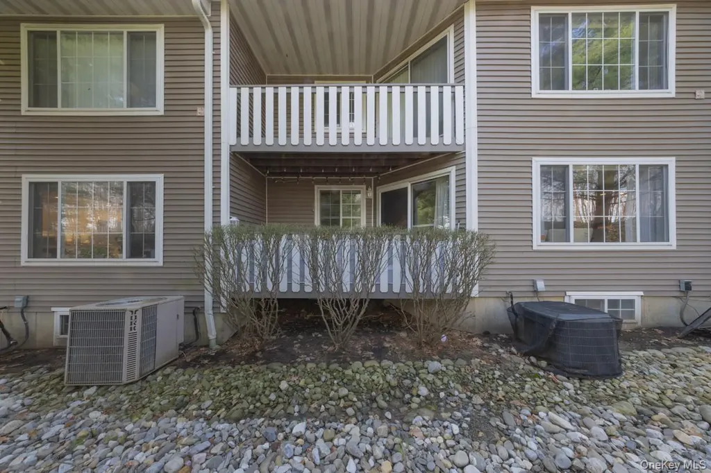 42 Eagle Ridge Way Nanuet NY 10954