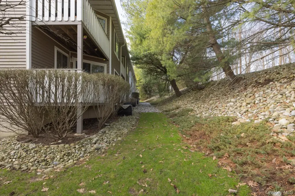 42 Eagle Ridge Way Nanuet NY 10954