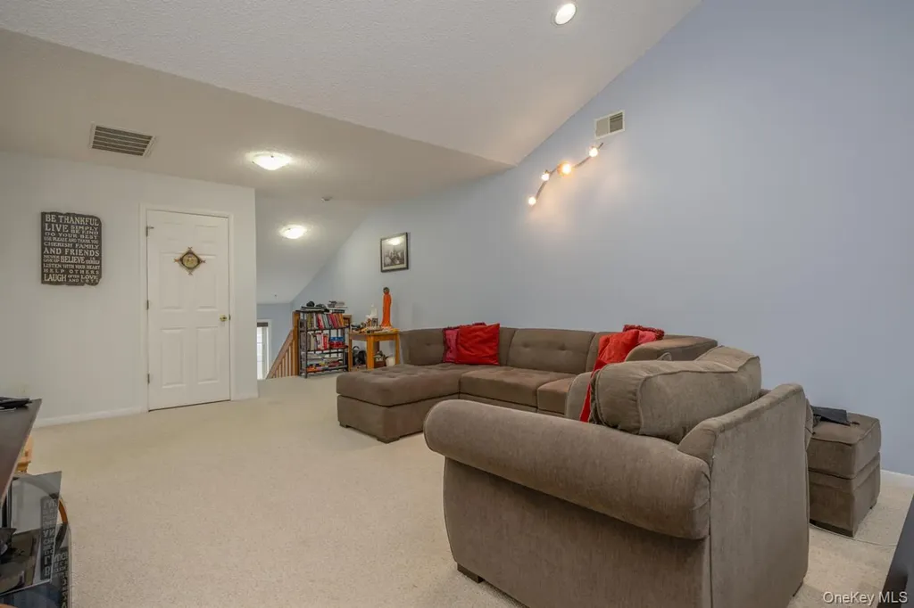 42 Eagle Ridge Way Nanuet NY 10954