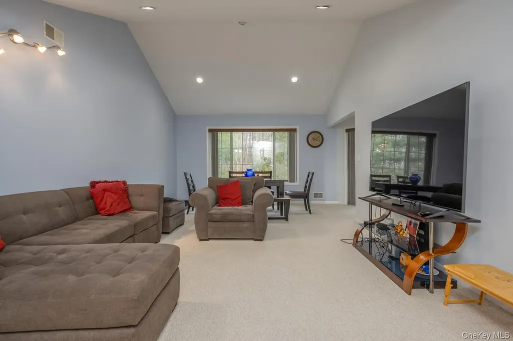 42 Eagle Ridge Way Nanuet NY 10954