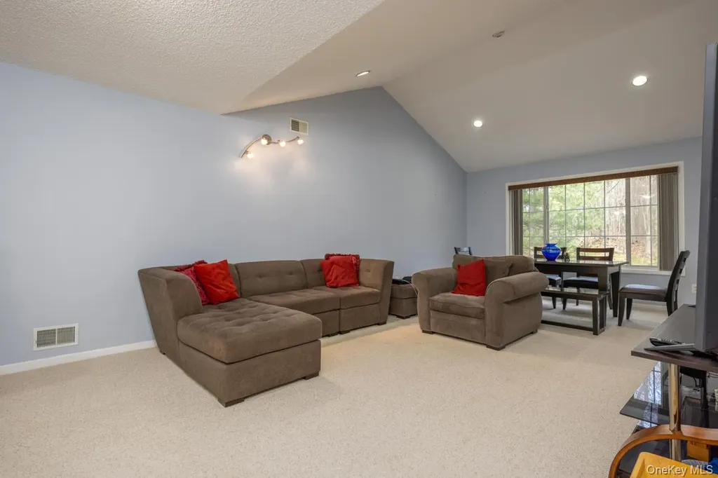 42 Eagle Ridge Way Nanuet NY 10954