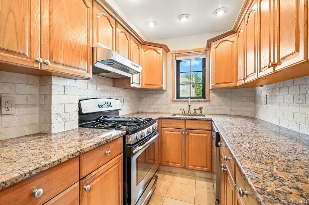 1245 Rhinelander Avenue Bronx NY 10461