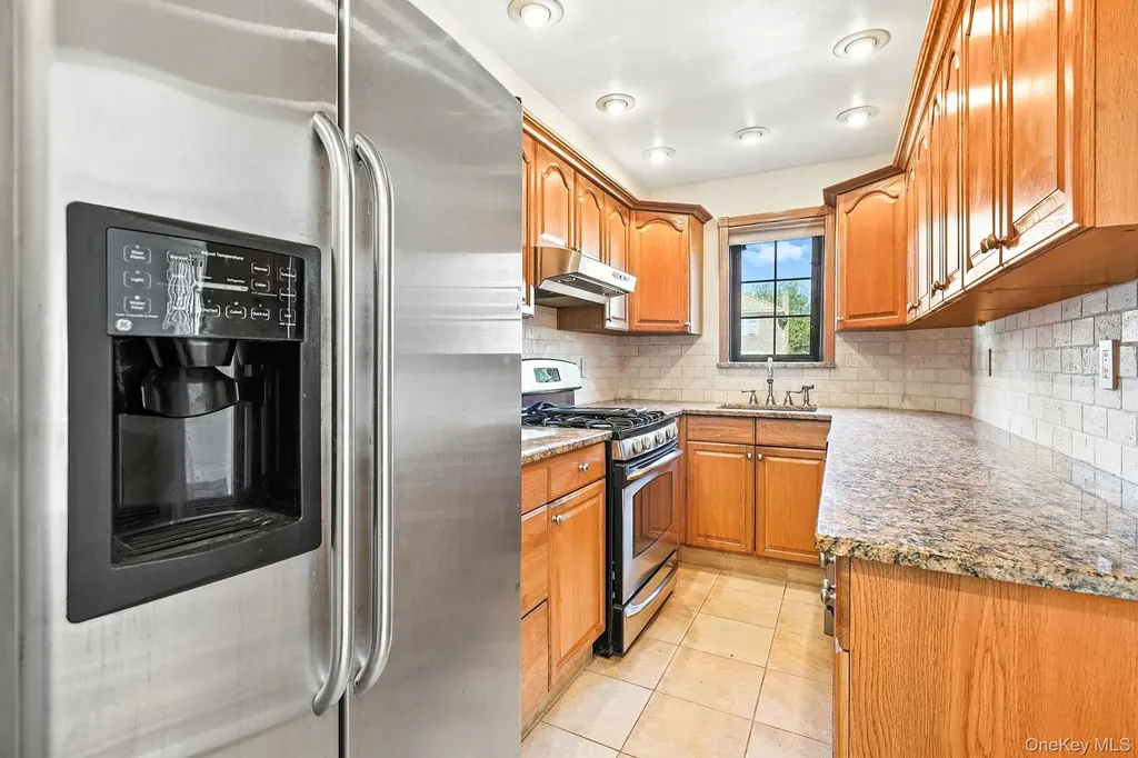 1245 Rhinelander Avenue Bronx NY 10461